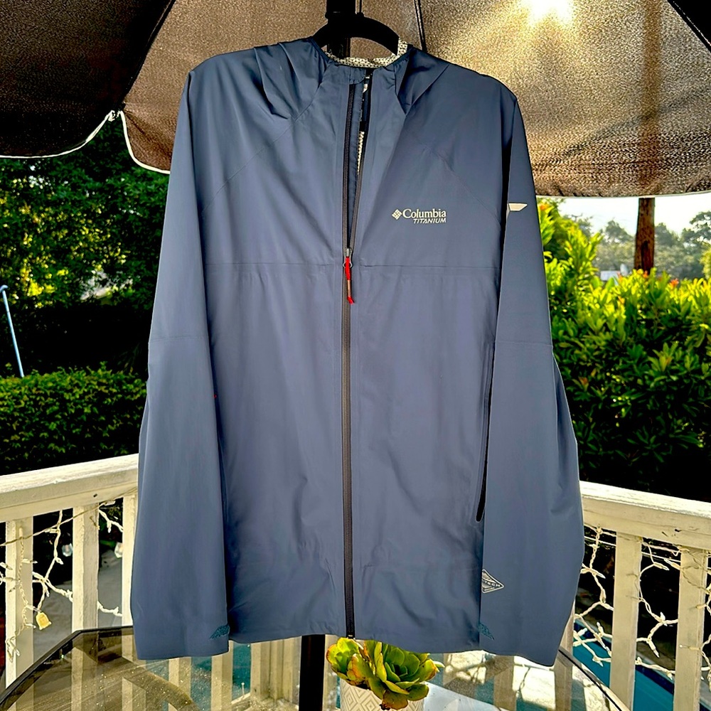 Water proof breathable light jacket - tag off but brand new and never used